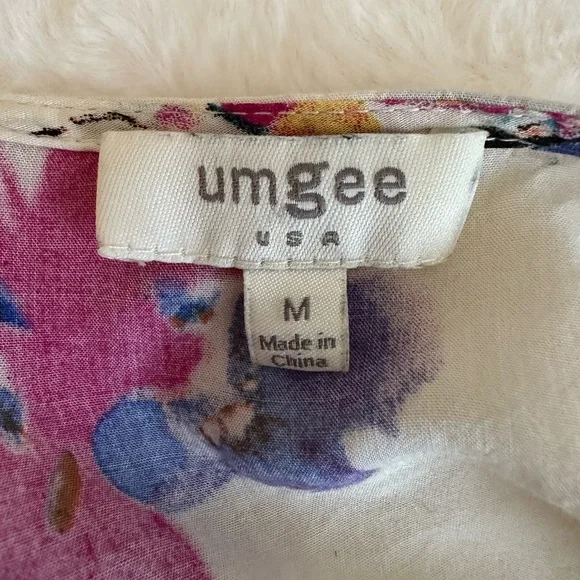 Umgee vibrant floral shorts romper 3/4 bell sleeve Tie belt Wrap front snap Sz M - Picture 5 of 8